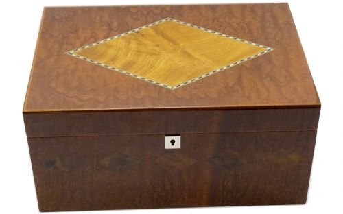 Humidor 80 szivar részére, spanyol cédrusfa, intarziás szivar doboz, párásítóval, digitális higrometerrel - intarziás