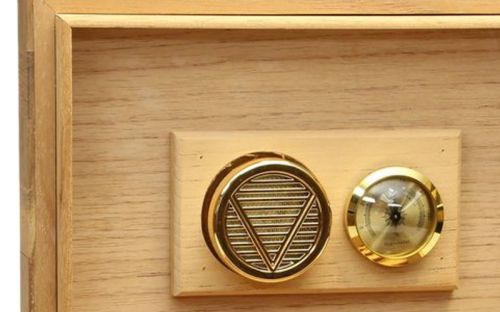 Humidor 50 szál szivar részére, spanyol cédrusfa szivar táoló doboz, párásítóval, hygrométerrel - pepita