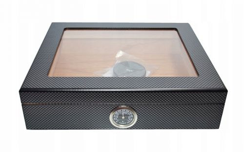 Humidor 30 szál szivar részére, Carbon borítású, spanyol cédrusfa szivar doboz, üvegtetős, párásítóval, hygrométerrel - Angelo