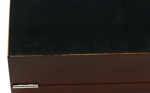 Humidor 30 szivar részére, bordó cédrusfa szivartartó doboz, párásítóva és külső hygrometerrel
