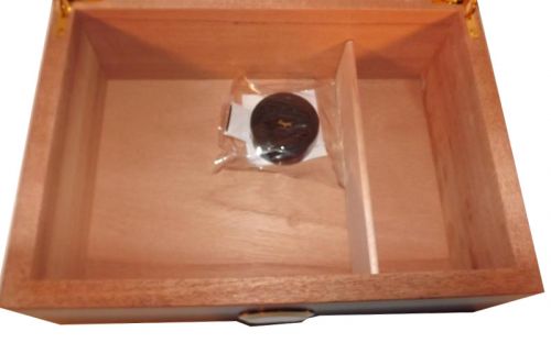 Humidor 50 szivar részére, cédrusfa szivar doboz, üvegtetős, párásítóval és hygrométerrel - barna