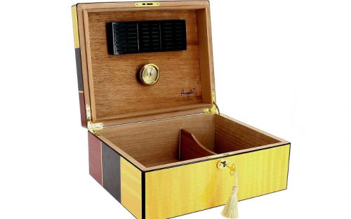 Humidor 50 szál szivar részére, lakkozott szivartartó doboz, kulccsal zárható, párásító és belső hygrometer - Cigarman