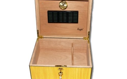 Humidor 50 szál szivar részére, lakkozott szivartartó doboz, kulccsal zárható, párásító és belső hygrometer - Cigarman