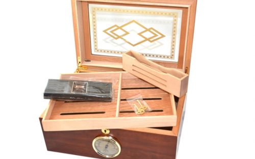 Humidor 50 szivar részére, barna színű cédrusfa szivar doboz, mintás üvegtetővel, külső hygrometerrel