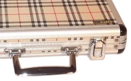 Utazó szivar tartó koffer, párásítóval és ajándék szivarvágóval - skót kockás