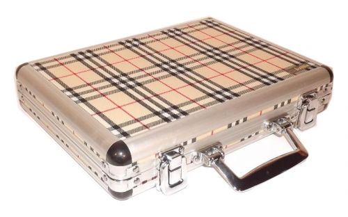 Utazó szivar tartó koffer, párásítóval és ajándék szivarvágóval - skót kockás