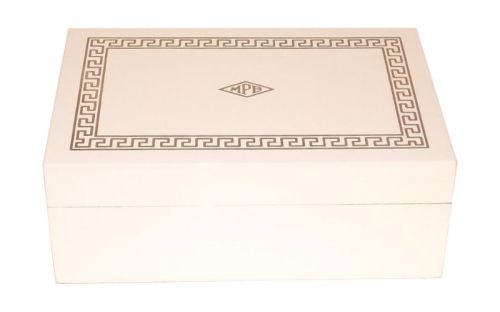 Humidor 30 szál szivar részére, hófehér cédrusfa szivardoboz, párásítóval - Brebbia