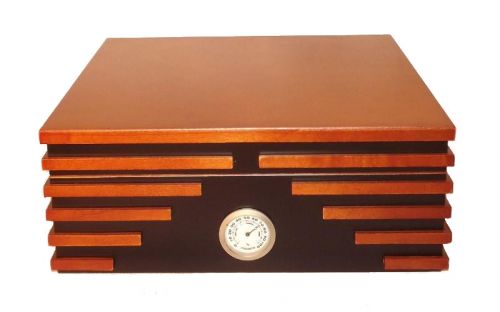 Humidor 40 szál szivar részére, cédrusfa szivartartó doboz, párásító és külső hygrometer - fekete/barna