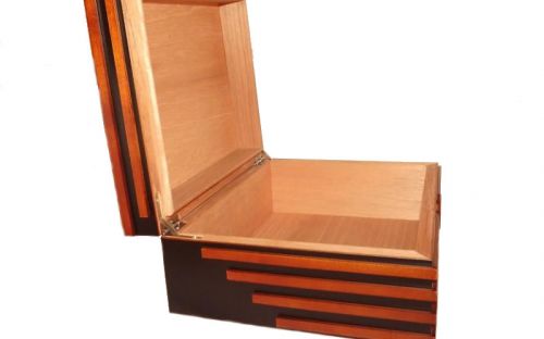 Humidor 40 szál szivar részére, cédrusfa szivartartó doboz, párásító és külső hygrometer - fekete/barna