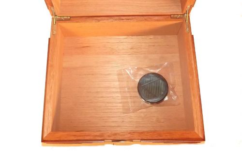 Humidor 40 szál szivar részére, cédrusfa szivartartó doboz, párásító és külső hygrometer - fekete/barna