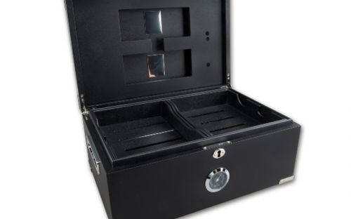 Humidor 80 szivar részére, cedrusfa, matt fekete szivar doboz, párásítóval, hygrometerrel + AJÁNDÉK szivarvágó olló