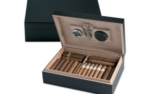 MEDICI Humidor 50 szál szivar részére, fekete cédrusfa szivardoboz, párásítóval és hygrométerrel + AJÁNDÉK szivarvágó olló