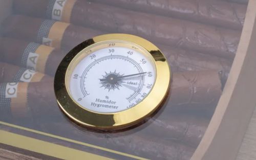 Humidor 30 szál szivar részére, spanyol cédrusfa, mintás üvegtetős, párásító, higrométer - dió-dekor, Achenty!