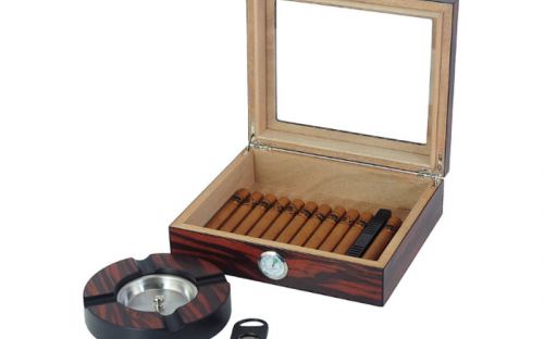 Exkluzív Humidor 30 szivar részére, spanyol cédrusfa, üvegtetővel, párásító, hygrométer, barna-fekete csíkos + AJÁNDÉK szett