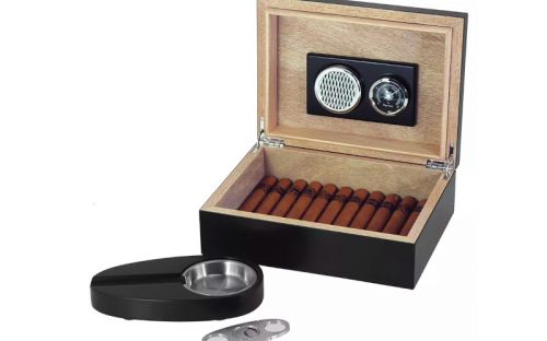 Humidor 30 szál szivar részére,fekete színű cédrusfa szivar tároló doboz, párásító, hygrométer + AJÁNDÉK szett!