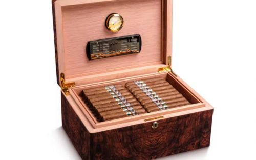 Luxuskivitelű humidor 60-80 szivar részére, Habana spanyol cédrusfa szivardoboz, párásítóval, higrométerrel