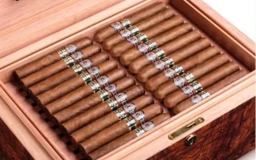 Luxuskivitelű humidor 60-80 szivar részére, Habana spanyol cédrusfa szivardoboz, párásítóval, higrométerrel