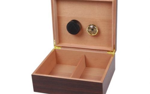 Humidor 40 szál szivar részére, spanyol cédrusfa szivartartó doboz, párásítóval - dió-dekor