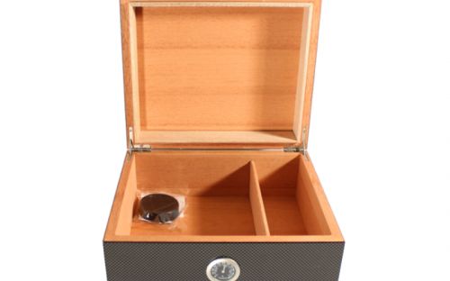 Humidor 30 szivar részére, Carbon bevonatos, cédrusfa szivartartó doboz, párásítóva és külső hygrometerrel - Angelo