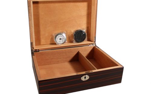 Humidor 40 szivar részére, spanyol cédrusfa szivar tároló doboz, belső hygrométerrel, párásítóval - TIKKFA hatású