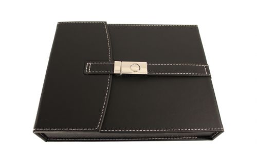 Utazó humidor -  fekete bőr, cédrusfa szivartartó doboz, párásítóval - pántos