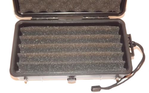 Utazó humidor - műanyag szivartartó doboz 5 szál szivarnak, fekete