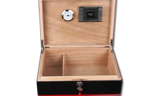 Humidor 50 szál szivar részére, lakkozott fekete cédrusfa szivar doboz, piros díszítő csíkkal, párásítóval, hygrométerrel, Passatore - Gyönyörű ajándék!