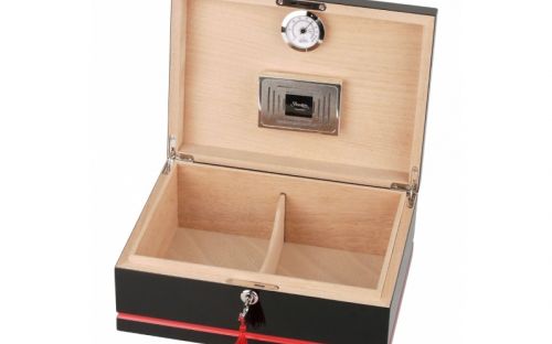Humidor 50 szál szivar részére, lakkozott fekete cédrusfa szivar doboz, piros díszítő csíkkal, párásítóval, hygrométerrel, Passatore - Gyönyörű ajándék!