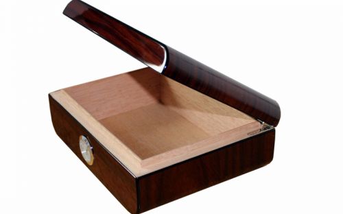 Humidor 50 szál szivar részére, cédrusfa szivar tároló doboz, párásítóval, külső hygrométerrel, barna, ovál - Angelo