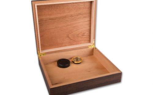 Humidor 30 szál szivar részére, diómintás szivartartó doboz, párásító és belső hygrometer - Achenty!