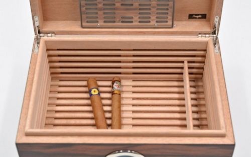 Exkluzív-Luxus humidor 50 szál szivar részére, cédrusfa szivar doboz, DIGITÁLIS hygrométerrel - barna-csíkos, Angelo