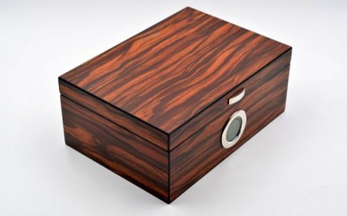 Exkluzív-Luxus humidor 50 szál szivar részére, cédrusfa szivar doboz, DIGITÁLIS hygrométerrel - barna-csíkos, Angelo