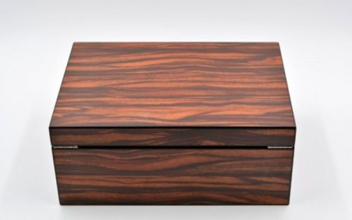 Exkluzív-Luxus humidor 50 szál szivar részére, cédrusfa szivar doboz, DIGITÁLIS hygrométerrel - barna-csíkos, Angelo
