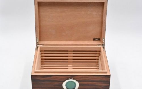 Exkluzív-Luxus humidor 50 szál szivar részére, cédrusfa szivar doboz, DIGITÁLIS hygrométerrel - barna-csíkos, Angelo