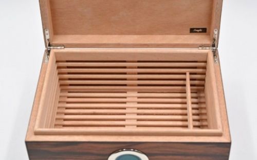 Exkluzív-Luxus humidor 50 szál szivar részére, cédrusfa szivar doboz, DIGITÁLIS hygrométerrel - barna-csíkos, Angelo