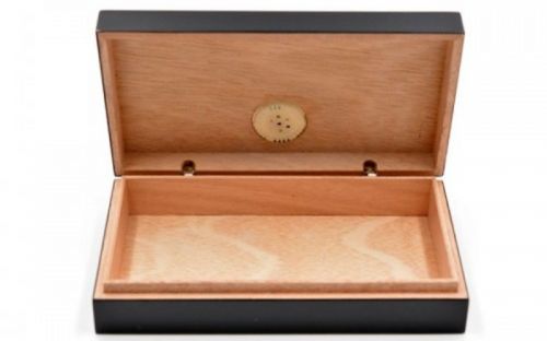 Utazó humidor - cédrusfa szivartartó doboz, párásítóval és külső hygrométerrel, fekete (19x11cm)