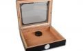 Humidor 30 szál szivar részére, Carbon borítású, fekete cédrusfa szivar doboz, üvegtetős, párásítóval, hygrométerrel