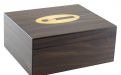 Humidor 50 szivarnak, spanyol cédrusfa szivartartó doboz, párásító és belső hygrometer - dióbarna, szivar díszítéssel