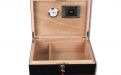 Humidor 50 szál szivar részére, lakkozott fekete cédrusfa szivar doboz, piros díszítő csíkkal, párásítóval, hygrométerrel, Passatore - Gyönyörű ajándék!
