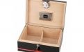 Humidor 50 szál szivar részére, lakkozott fekete cédrusfa szivar doboz, piros díszítő csíkkal, párásítóval, hygrométerrel, Passatore - Gyönyörű ajándék!