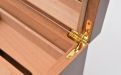 Humidor 50 szivar részére, barna színű cédrusfa szivar doboz, mintás üvegtetővel, külső hygrometerrel