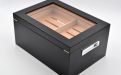 Gasztro humidor 80 szál szivar részére, üveges szivar doboz, cédrusfa, külső hygrométerrel és párásítóval - fekete, Angelo