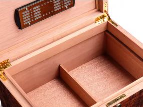 Luxuskivitelű humidor 60-80 szivar részére, Habana spanyol cédrusfa szivardoboz, párásítóval, higrométerrel