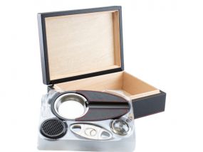 Humidor 30 szál szivarnak, spanyol cédrusfa szivar doboz, fekete műbőr borítással, hygrométerrel, párásítóval + AJÁNDÉK szett!