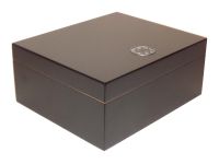 MEDICI Humidor 40 szál szivar részére, fekete cédrusfa szivardoboz, párásítóval és hygrométerrel
