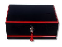 Humidor 50 szál szivar részére, lakkozott fekete cédrusfa szivar doboz, piros díszítő csíkkal, párásítóval, hygrométerrel, Passatore - Gyönyörű ajándék!