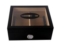 Humidor 50 szivar részére, üveg tetős szivartartó doboz, szivar díszítéssel a tetején, külső hygrometer